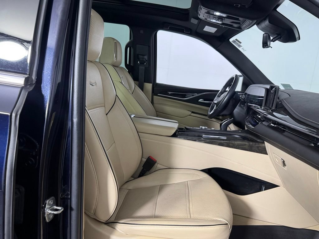 Used 2023 Cadillac Escalade Premium Luxury w/ Performance Package AWD/4WD image 27