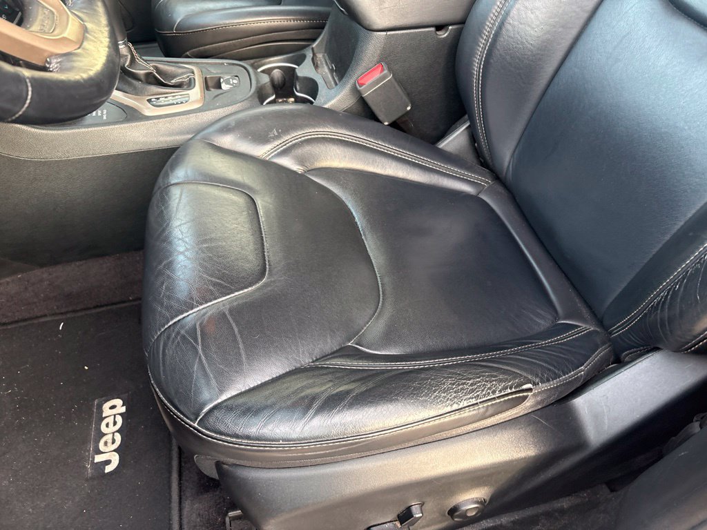 Used 2017 Jeep Cherokee Limited AWD/4WD image 12