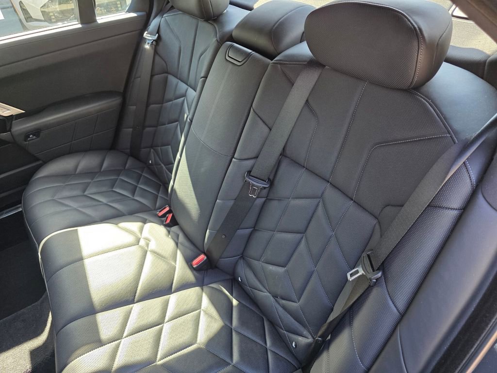 Certified 2023 BMW 760i xDrive w/ Executive Package AWD/4WD image 16