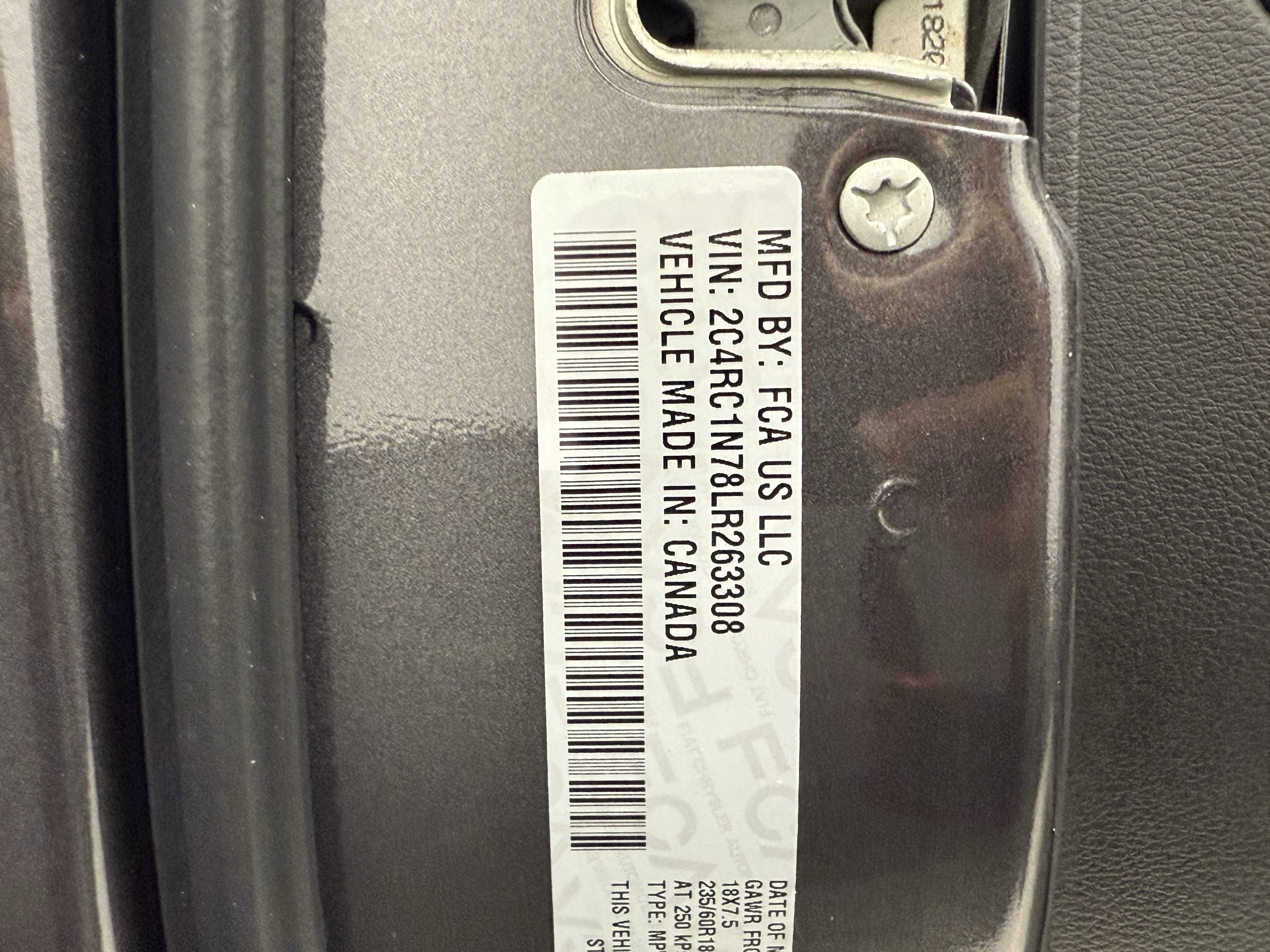 Used 2020 Chrysler Pacifica Limited w/ Advanced Safetytec Group FWD image 31