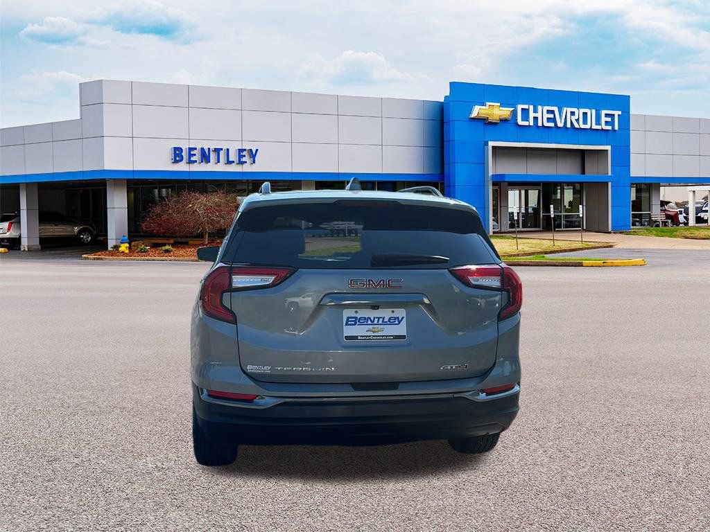 Used 2024 GMC Terrain AT4 image 4