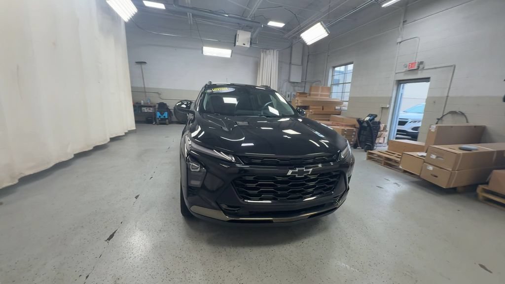 Certified 2024 Chevrolet Trax ACTIV w/ Driver Confidence Package FWD image 3