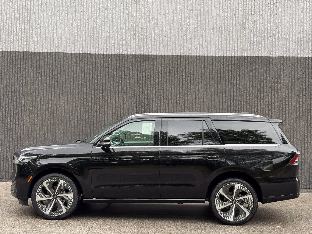 New 2027 Lincoln Navigator Black Label AWD/4WD image 4