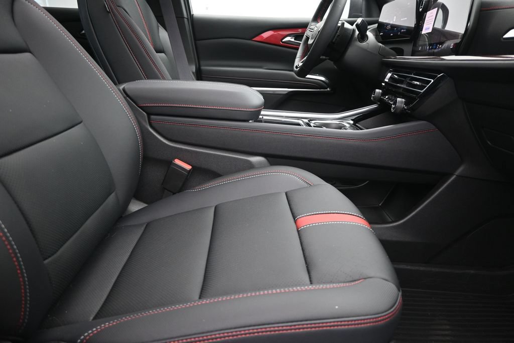 New 2026 Chevrolet Traverse RS w/ LPO, Floor Liner Package FWD image 25