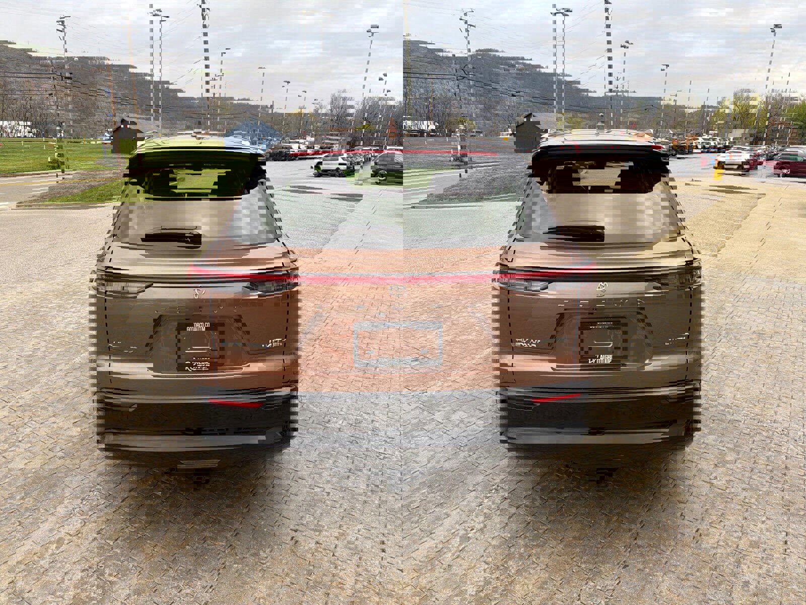 Used 2025 Toyota Crown Signia w/ Advanced Technology Package image 7