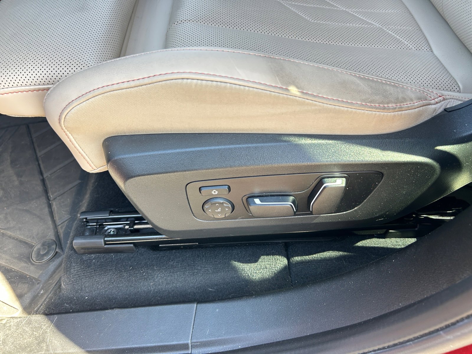 Used 2025 BMW X3 xDrive30i w/ Premium Package image 14