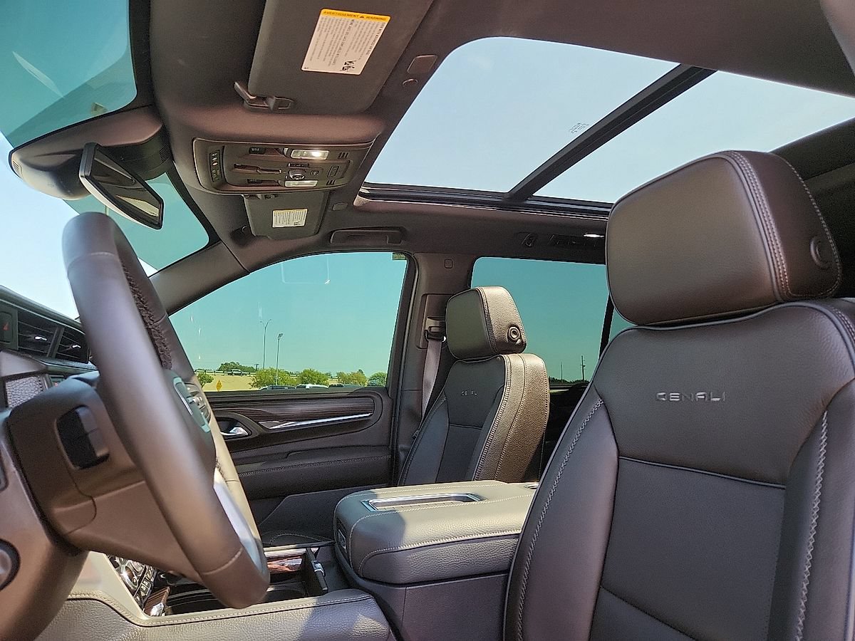Used 2024 GMC Yukon Denali AWD/4WD image 7