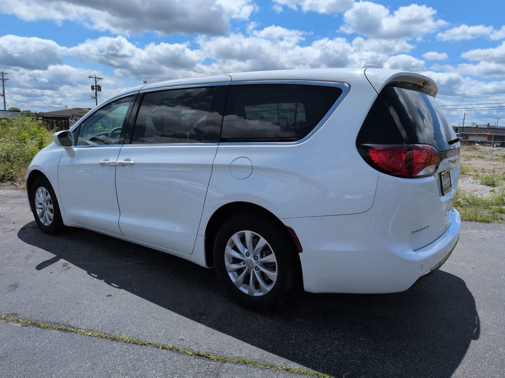 Used 2018 Chrysler Pacifica Touring Plus FWD image 4
