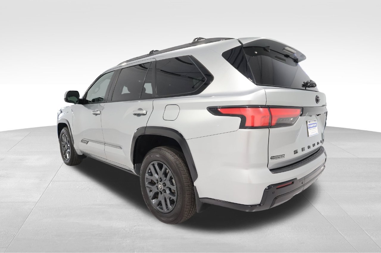 Used 2026 Toyota Sequoia Platinum AWD/4WD image 2