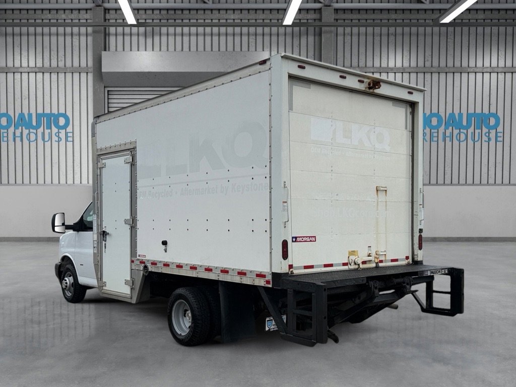 Used 2019 Chevrolet Express 3500 w/ Driver Convenience Package RWD image 6