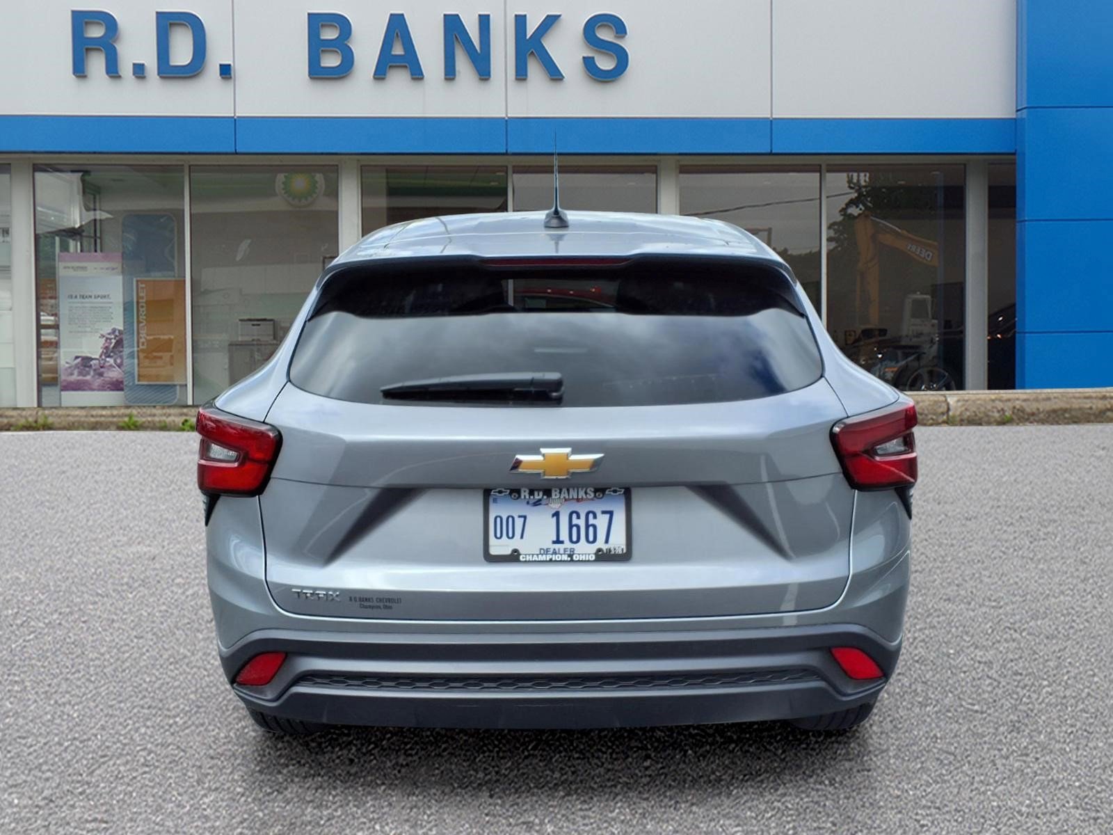 Used 2024 Chevrolet Trax LS w/ LS Convenience Package image 4