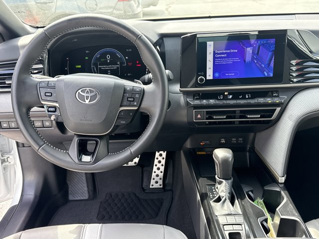 Used 2025 Toyota Camry SE FWD image 7