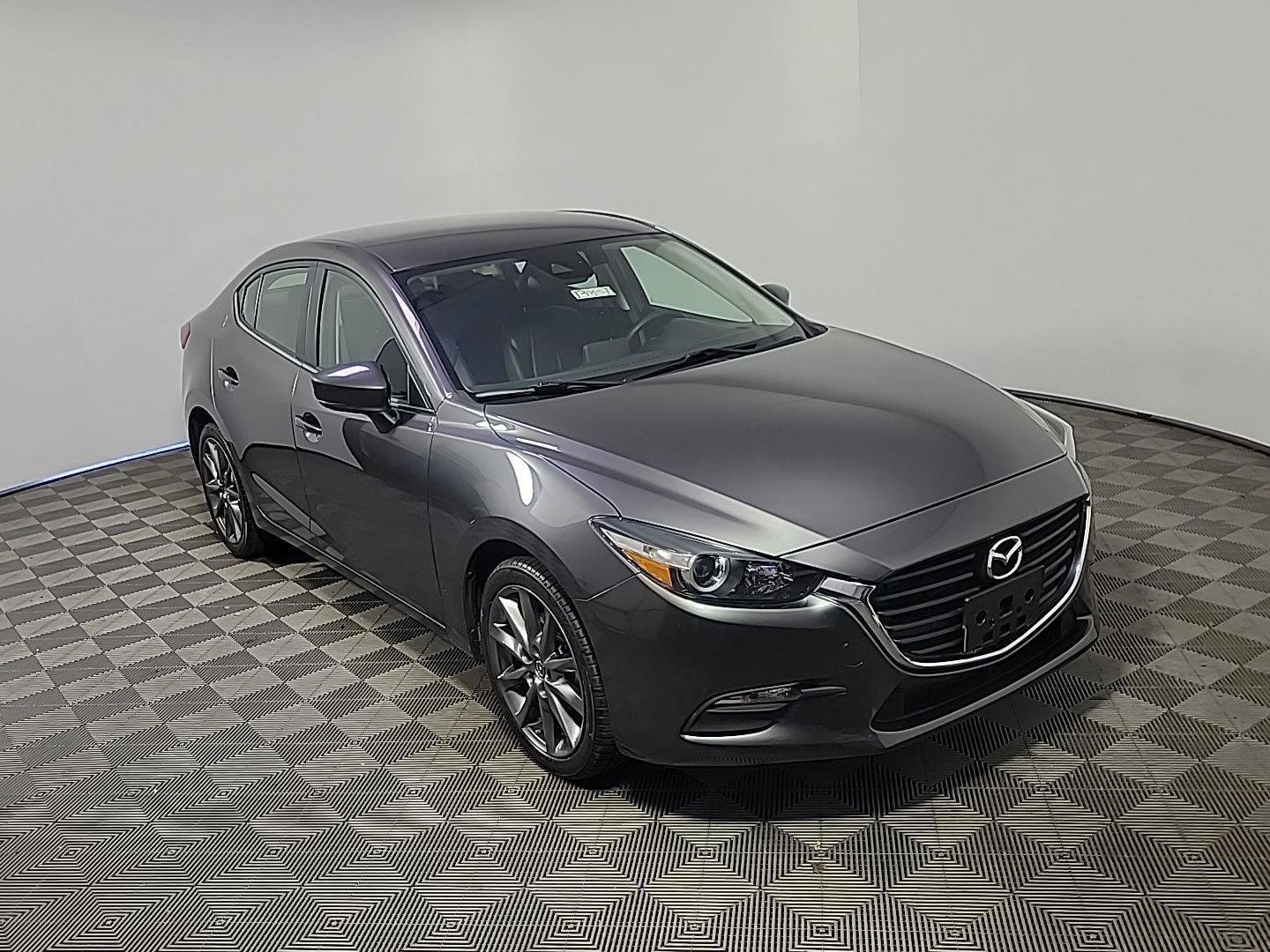Used 2018 MAZDA MAZDA3 Touring FWD image 2