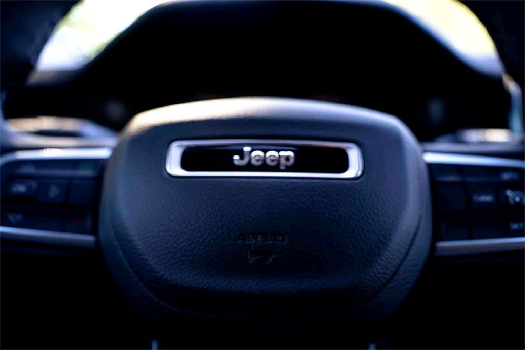New 2026 Jeep Compass Latitude image 12