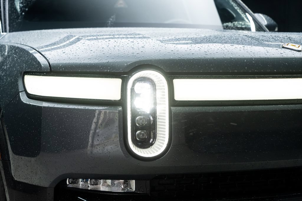 Used 2023 Rivian R1S Adventure Quad AWD/4WD image 4