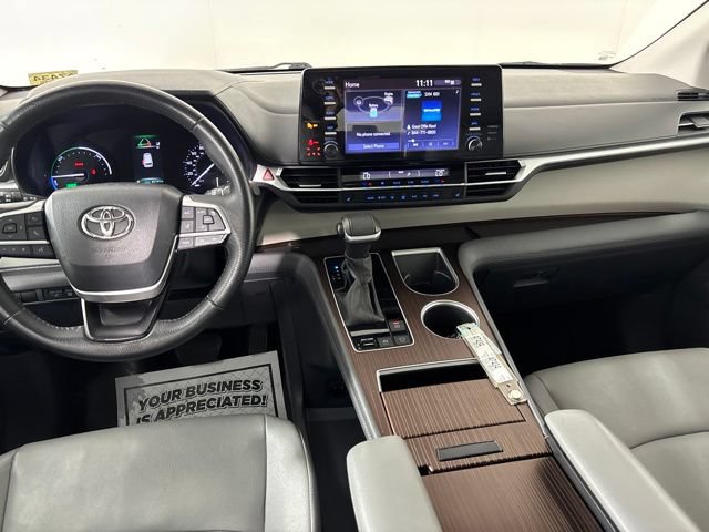 Used 2023 Toyota Sienna XLE AWD/4WD image 17