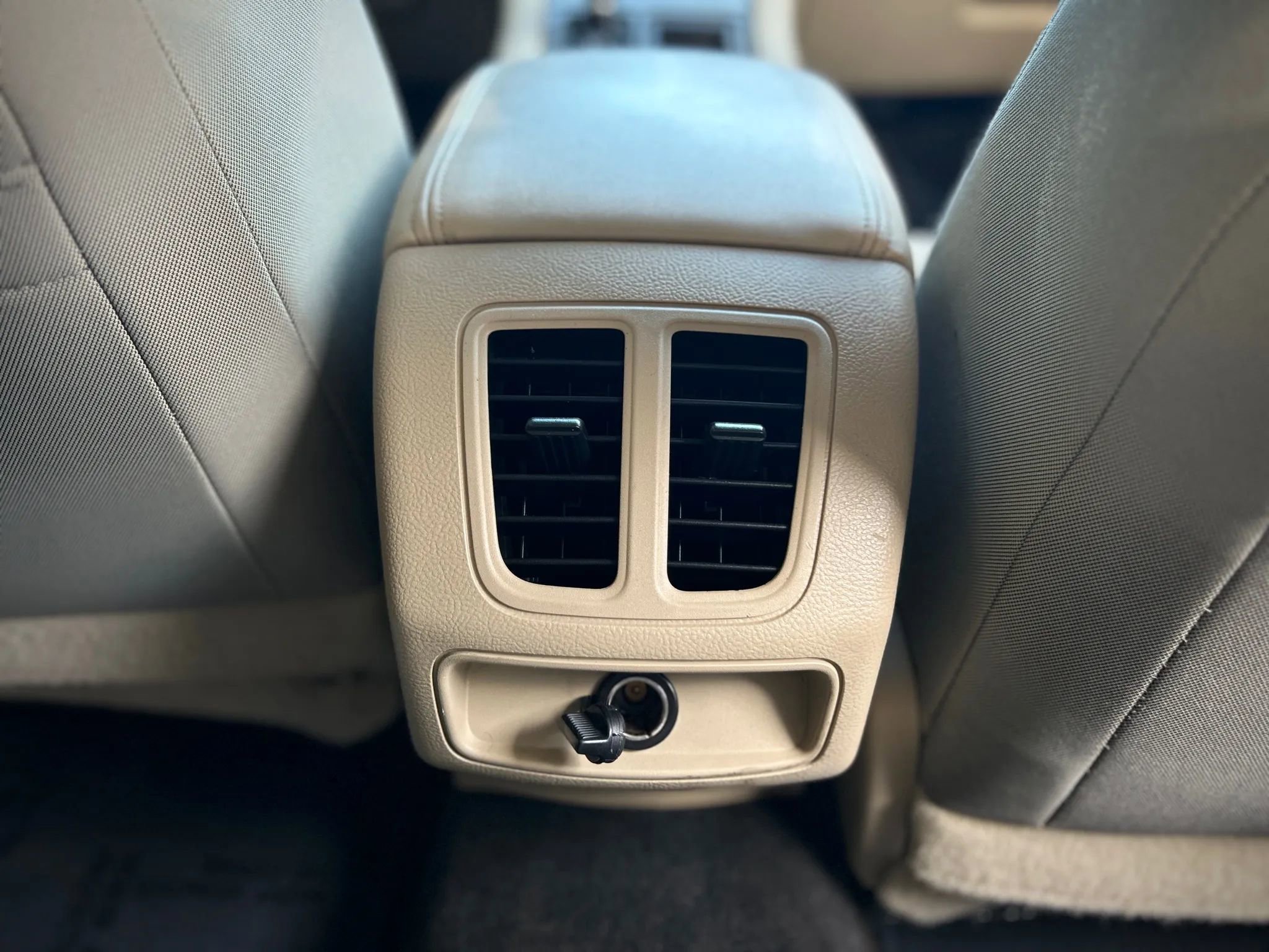 Used 2015 Ford Taurus SE image 21