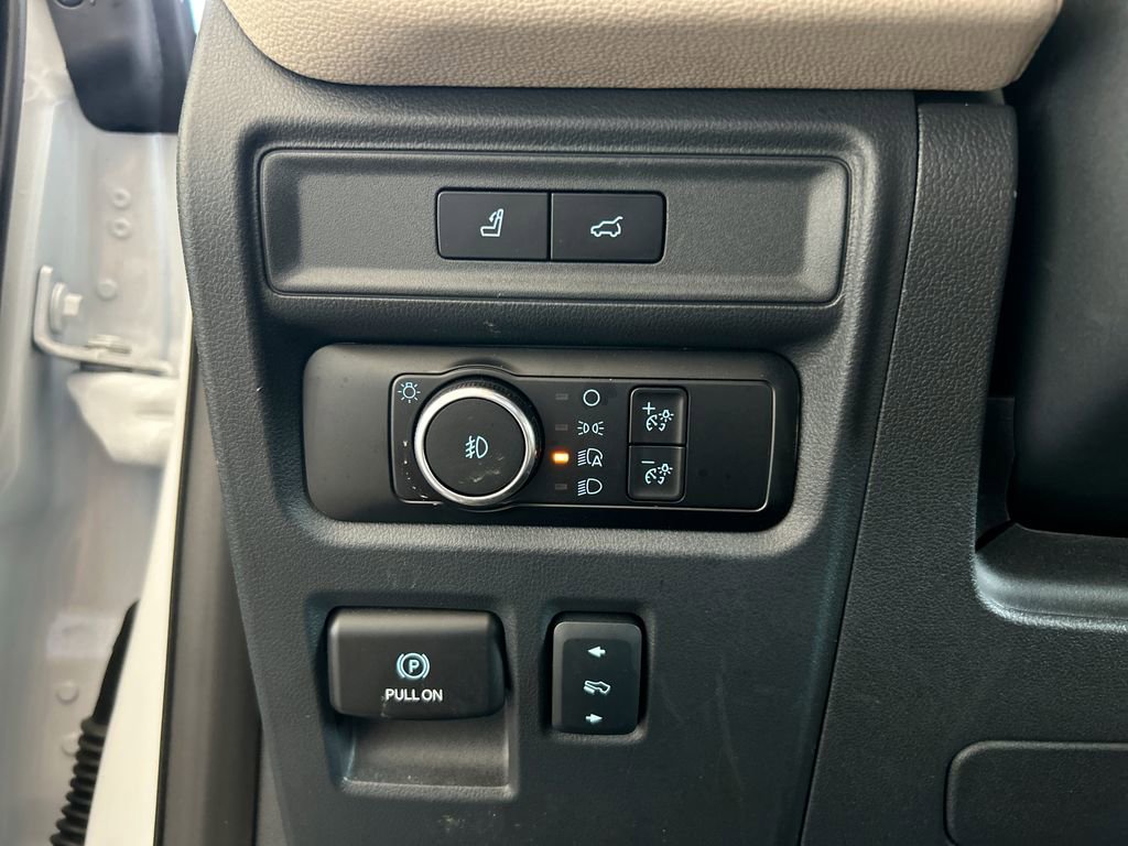 Used 2024 Ford Expedition Limited image 16