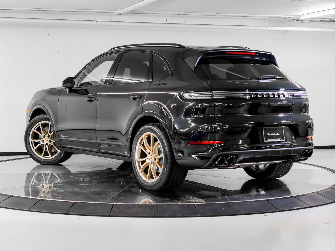 Certified 2026 Porsche Cayenne AWD/4WD image 3
