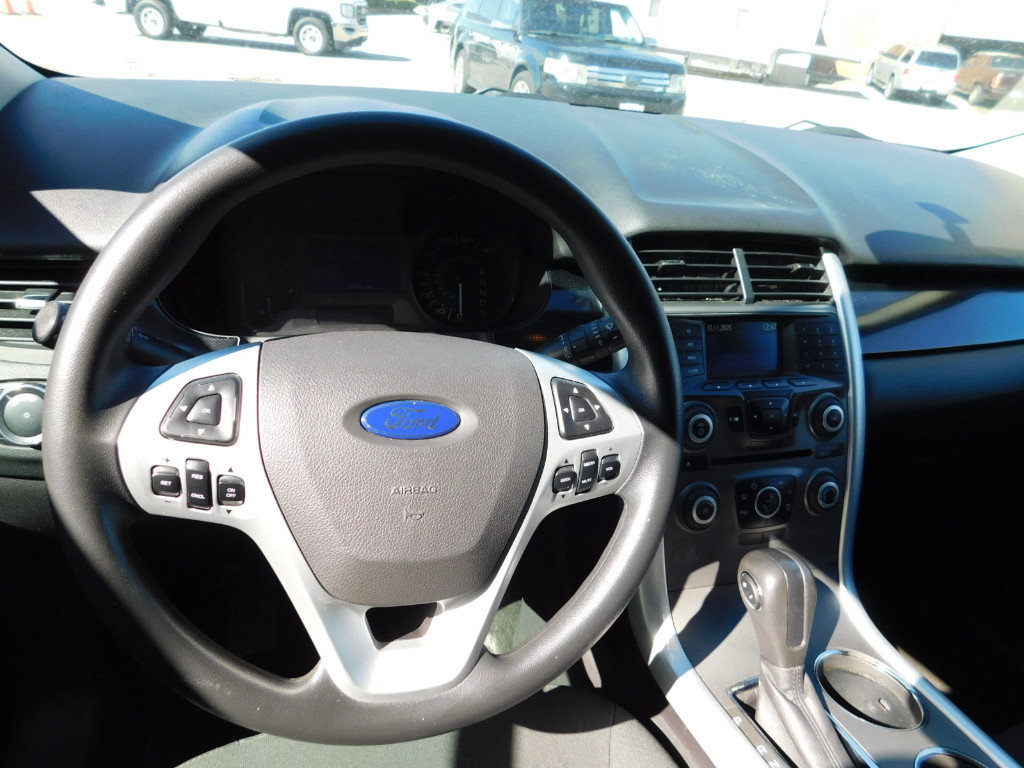 Used 2013 Ford Edge SE image 13