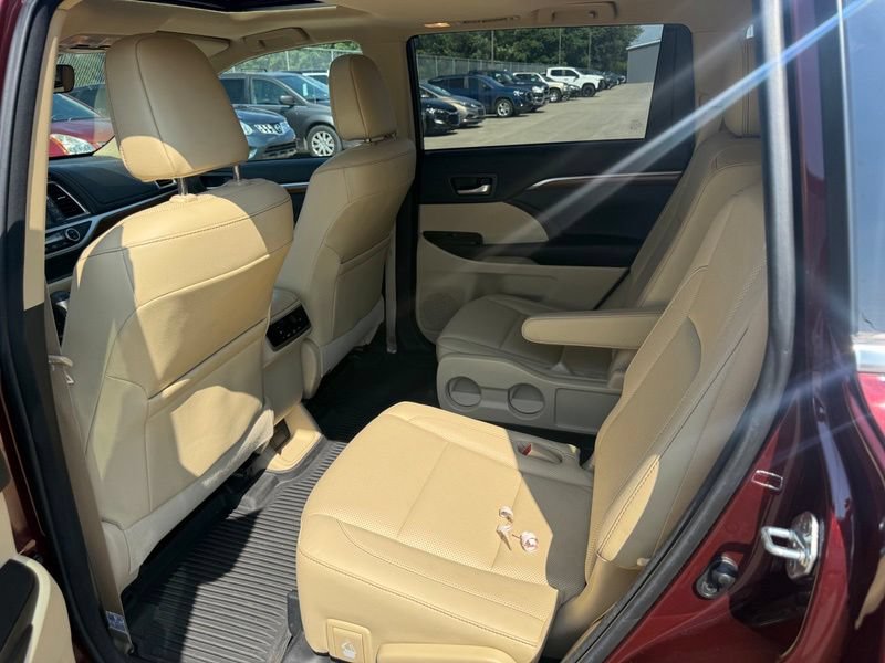 Used 2017 Toyota Highlander Limited AWD/4WD image 7