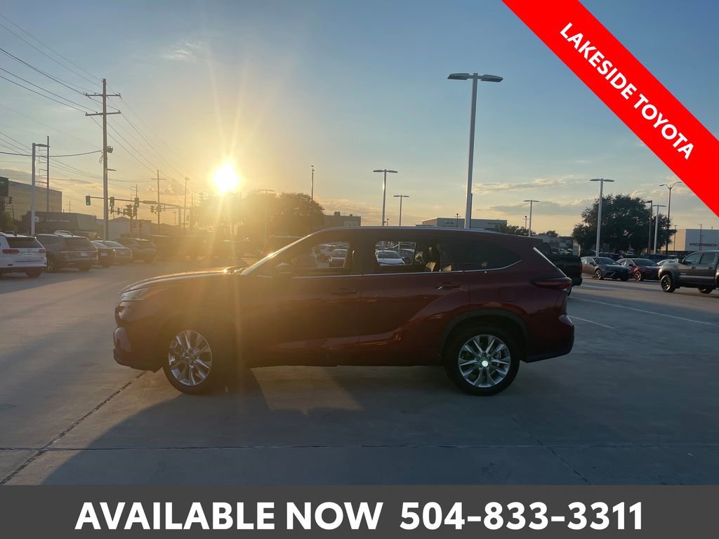 Certified 2025 Toyota Highlander Limited image 2