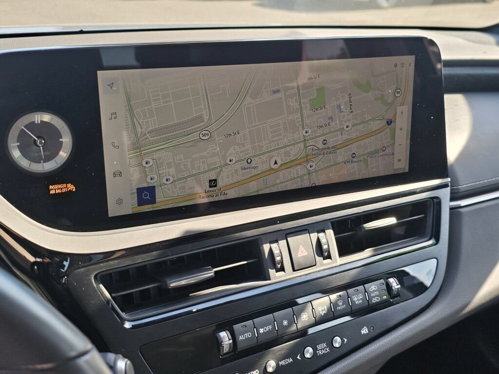 Used 2025 Lexus ES 300h w/ Premium Package FWD image 33