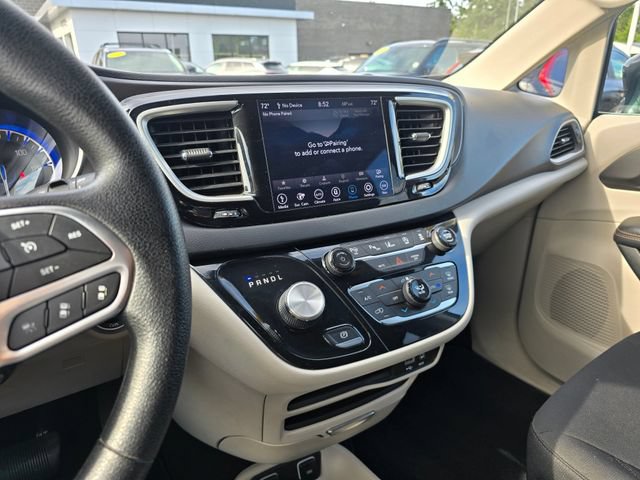 Used 2020 Chrysler Pacifica Touring w/ Advanced Safetytec Group FWD image 31
