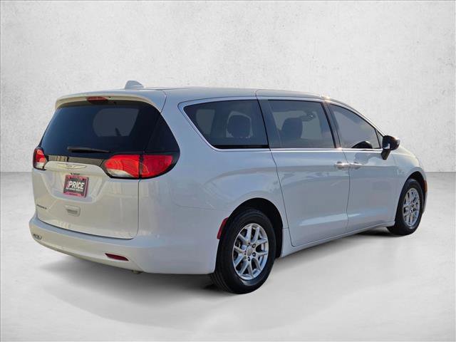 Used 2017 Chrysler Pacifica LX image 5