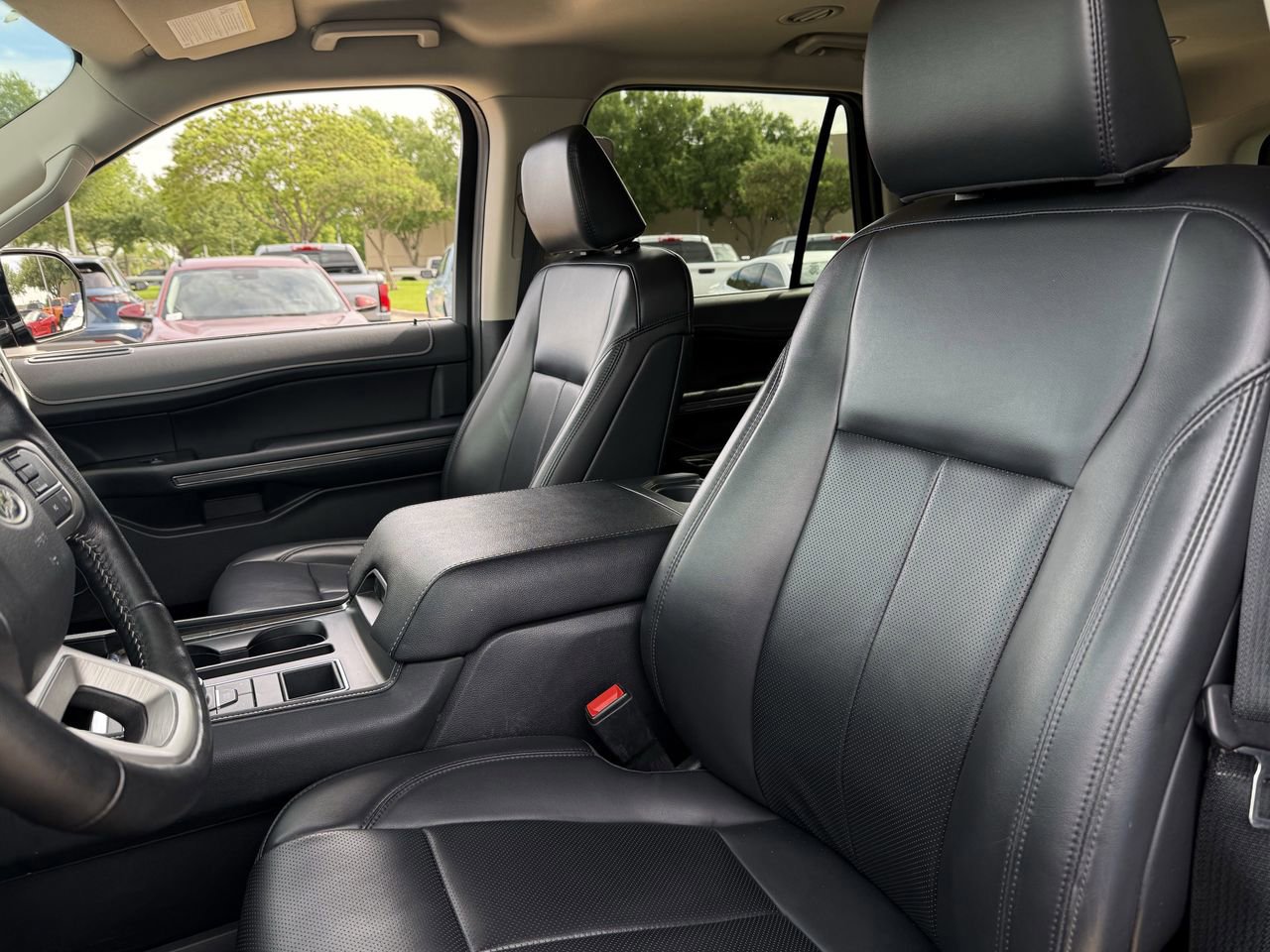 Used 2024 Ford Expedition XLT image 19