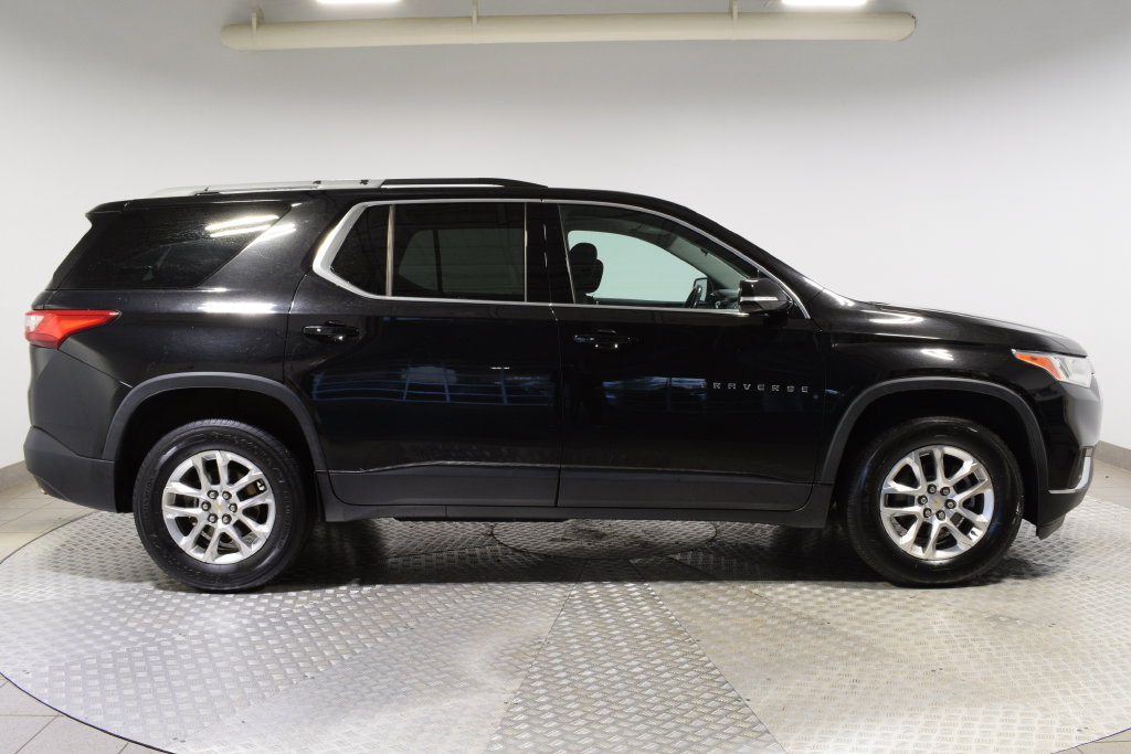 Used 2018 Chevrolet Traverse LT FWD image 2