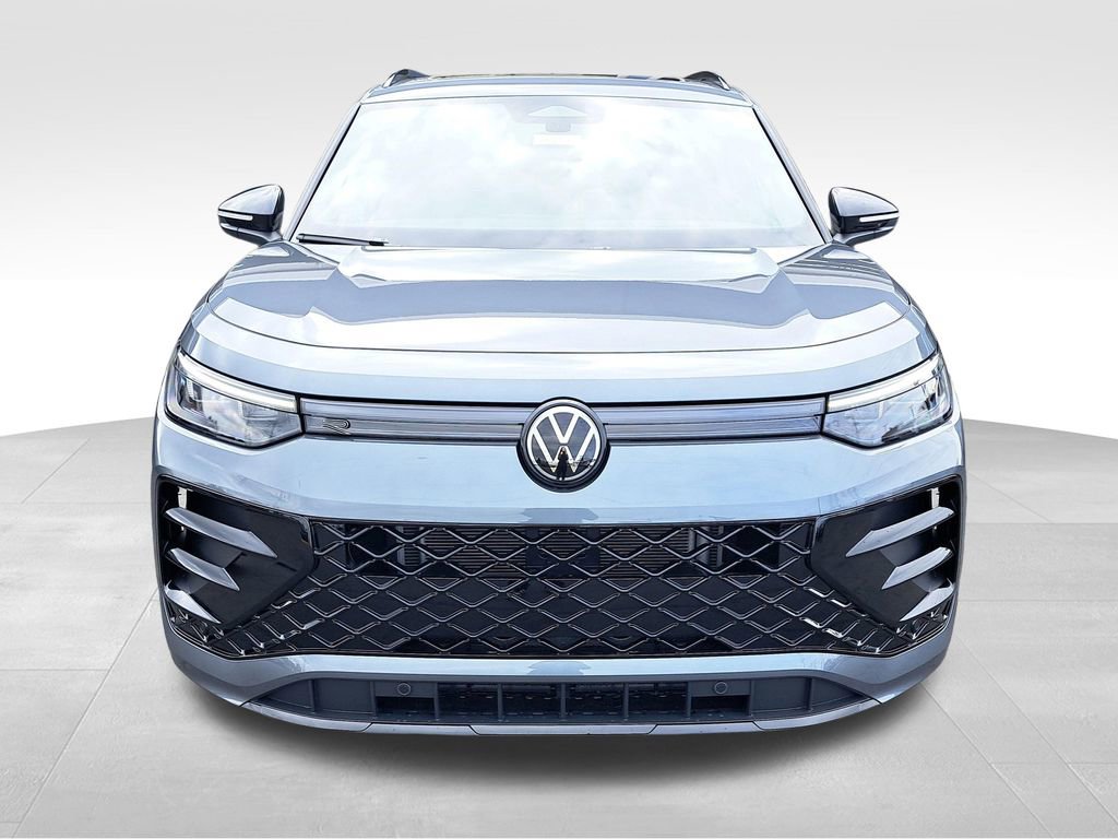 New 2025 Volkswagen Tiguan SE R-Line AWD/4WD image 2