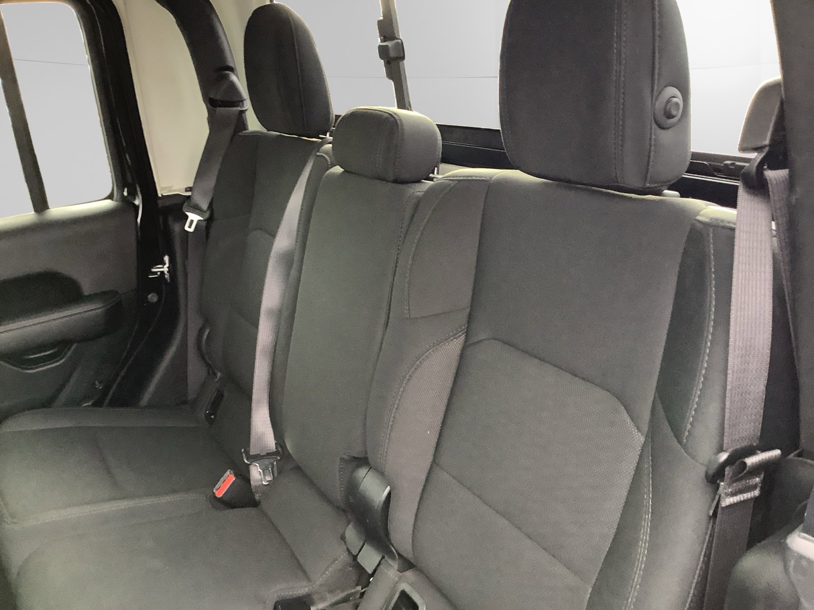 Used 2020 Jeep Gladiator Overland image 13