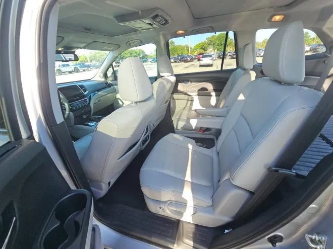 Used 2017 Honda Pilot Elite image 9
