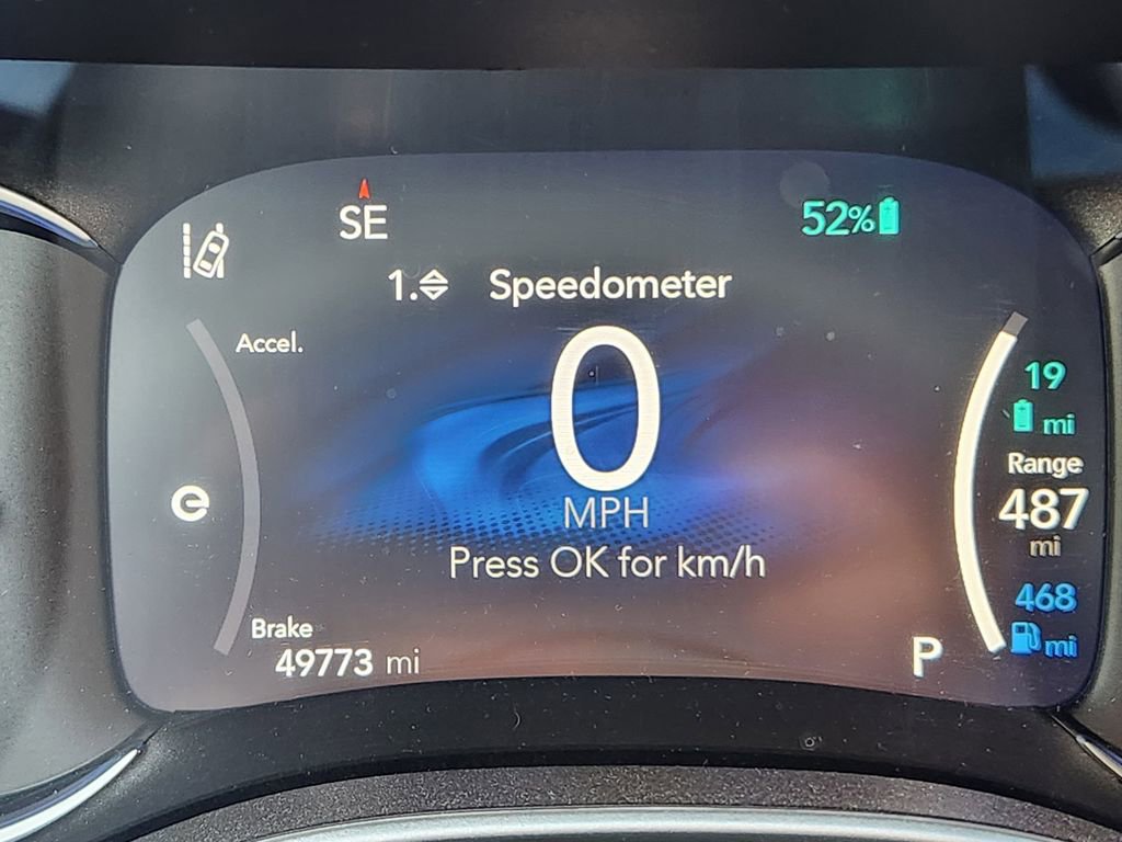 Used 2024 Chrysler Pacifica Select image 17