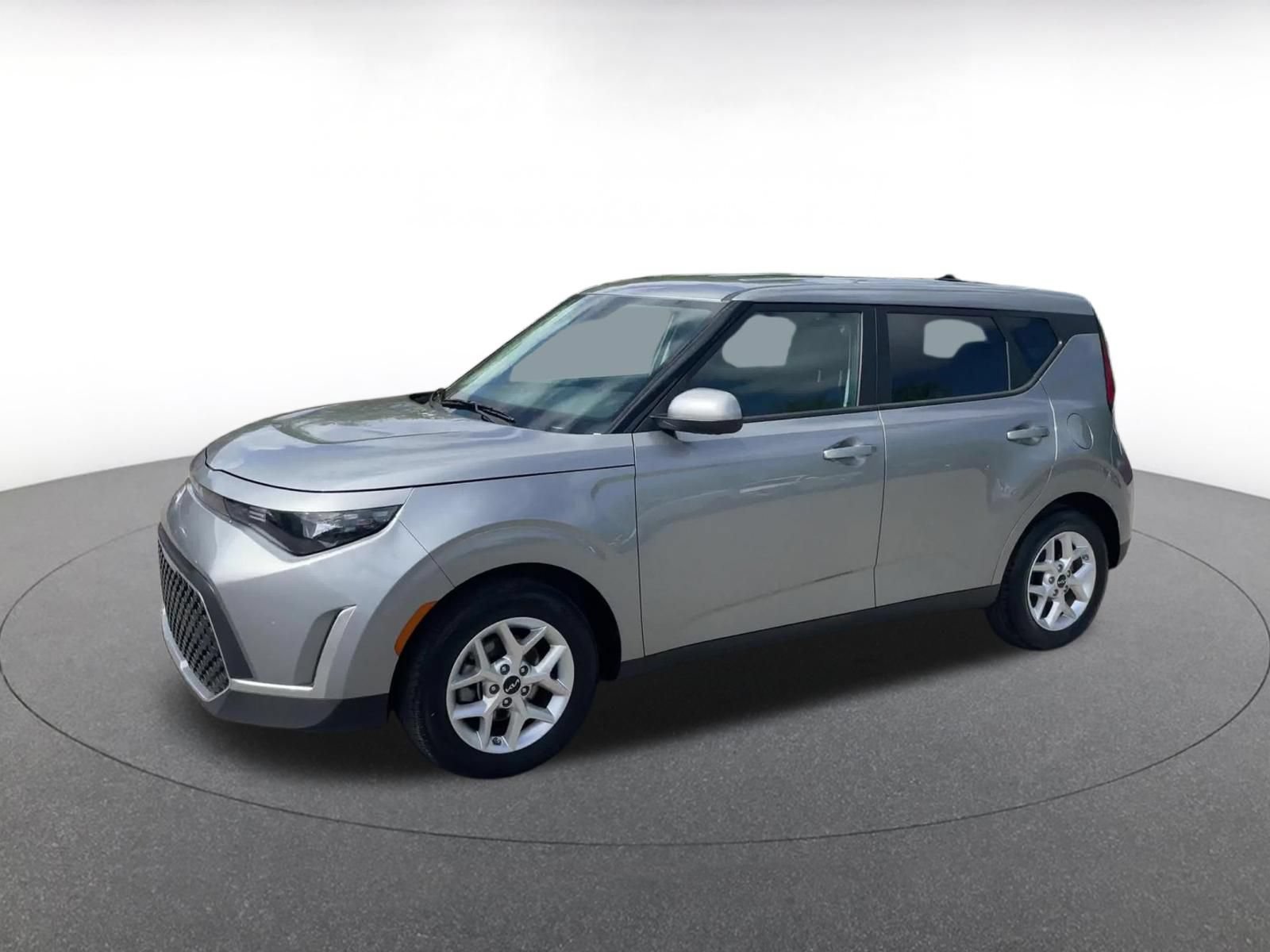 Used 2025 Kia Soul LX w/ LX Technology Package FWD image 7