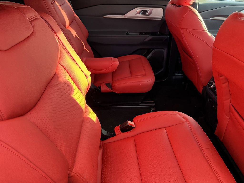 New 2025 Ford Explorer Active w/ Active Comfort Package image 7