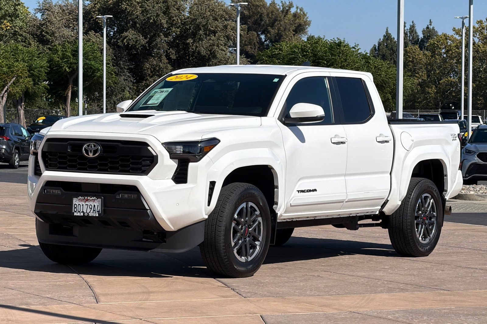 Used 2024 Toyota Tacoma TRD Sport w/ TRD Sport Upgrade Package AWD/4WD image 8