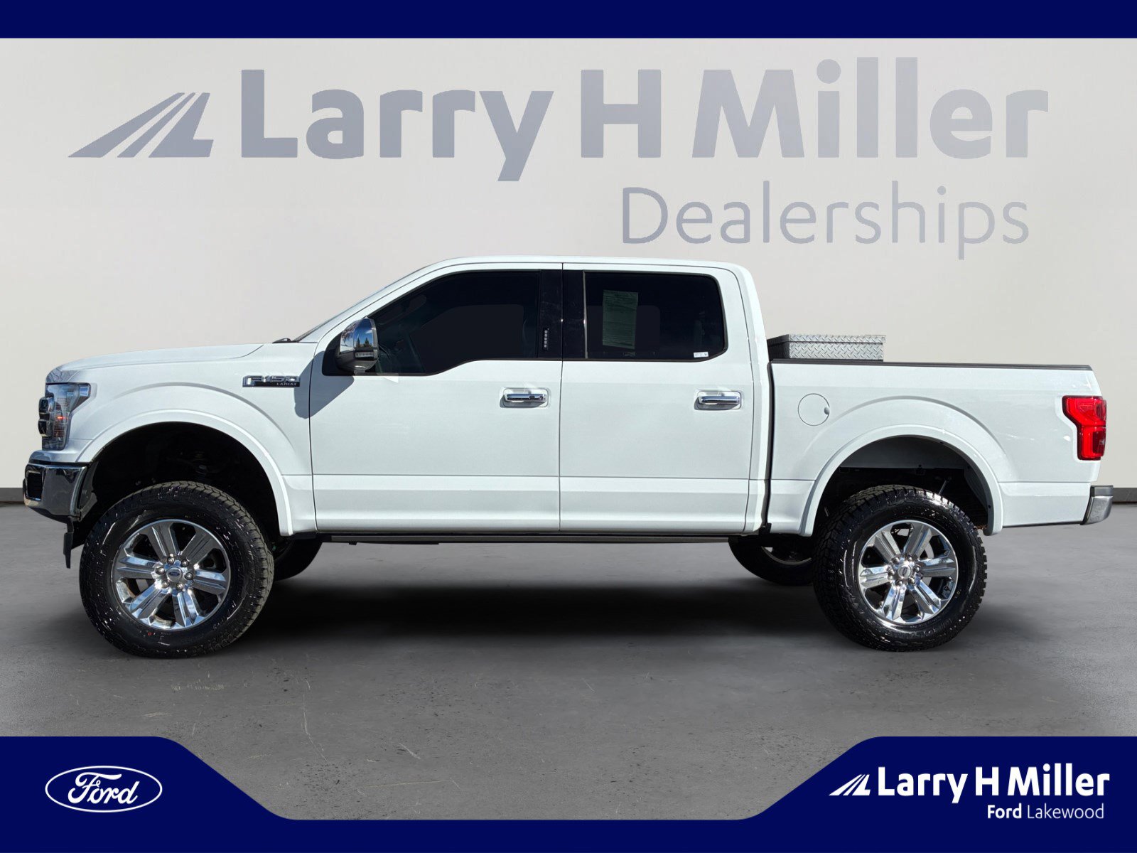 Used 2018 Ford F150 Lariat w/ Equipment Group 502A Luxury image 2