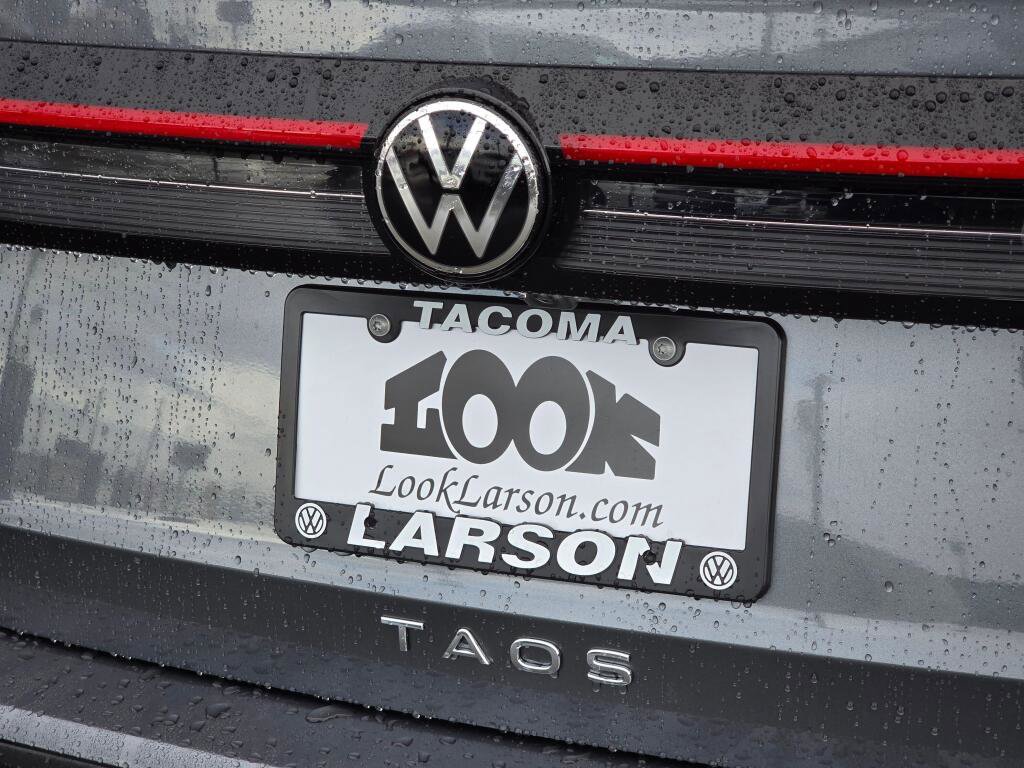New 2026 Volkswagen Taos SE image 16