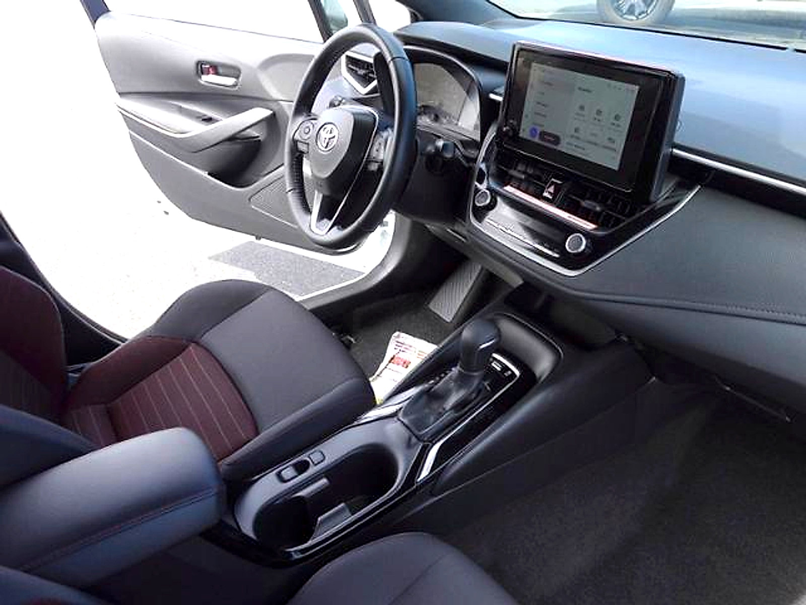Certified 2025 Toyota Corolla SE FWD image 14