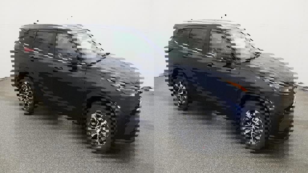 New 2026 Toyota Highlander XLE image 12