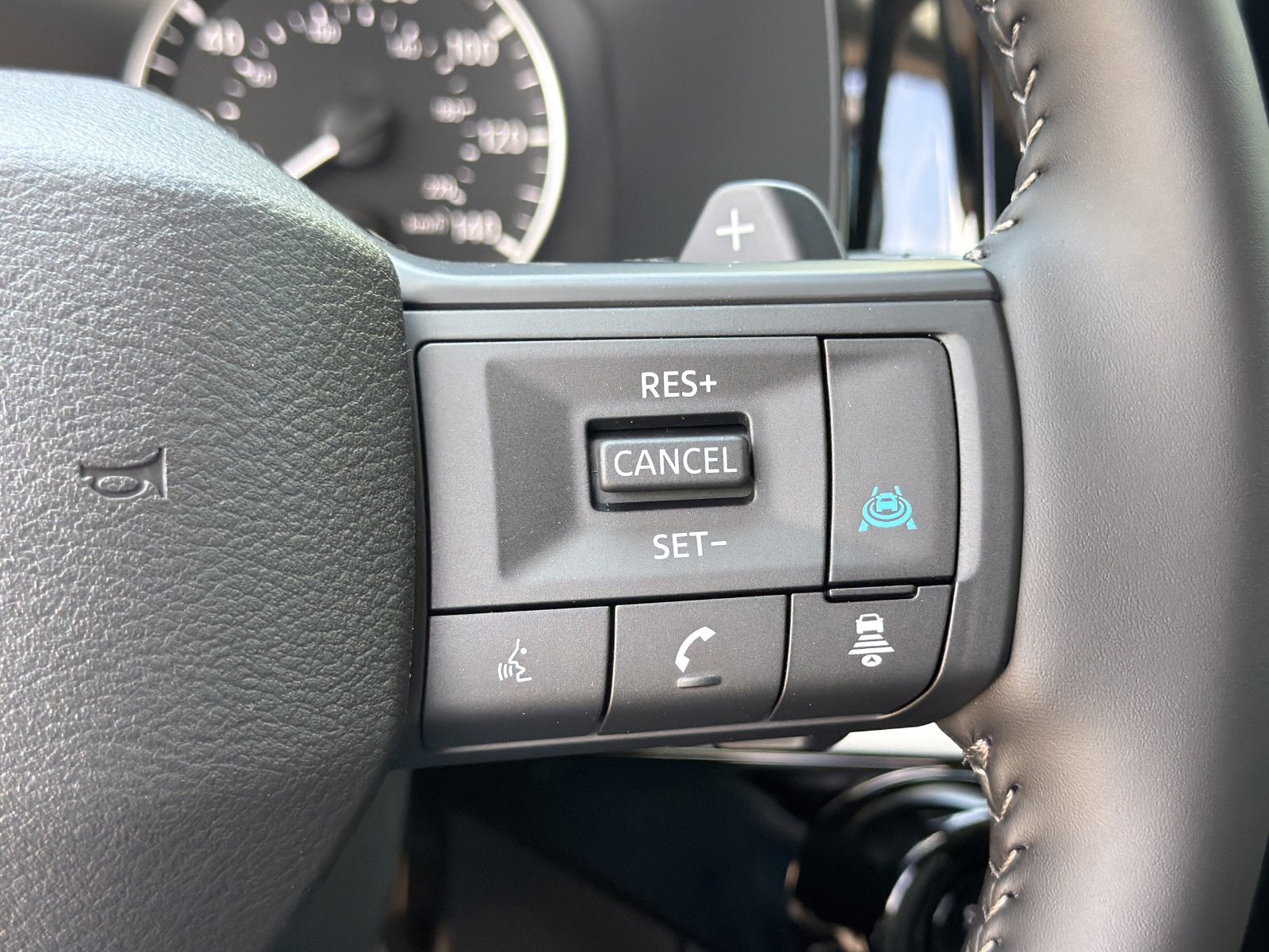 New 2026 Nissan Pathfinder SV w/ SV Premium Package FWD image 12
