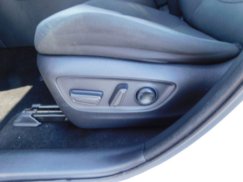 Used 2019 Toyota RAV4 XLE w/ Convenience Package image 14