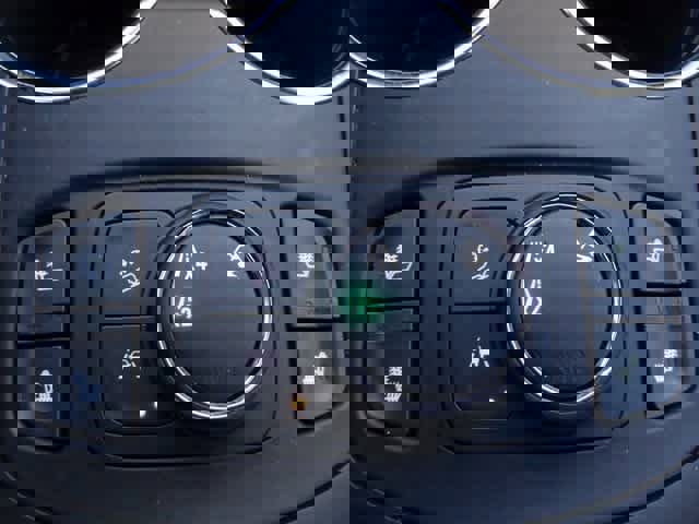 Used 2024 GMC Terrain SLT image 30