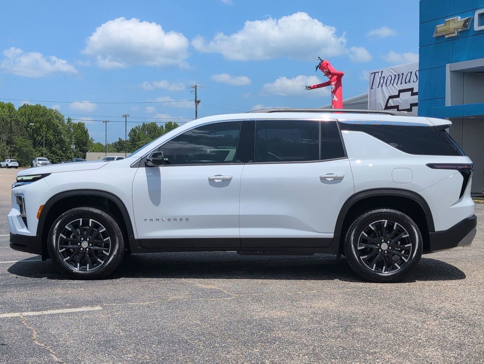 New 2026 Chevrolet Traverse LT w/ Sun and Wheel Package FWD image 2