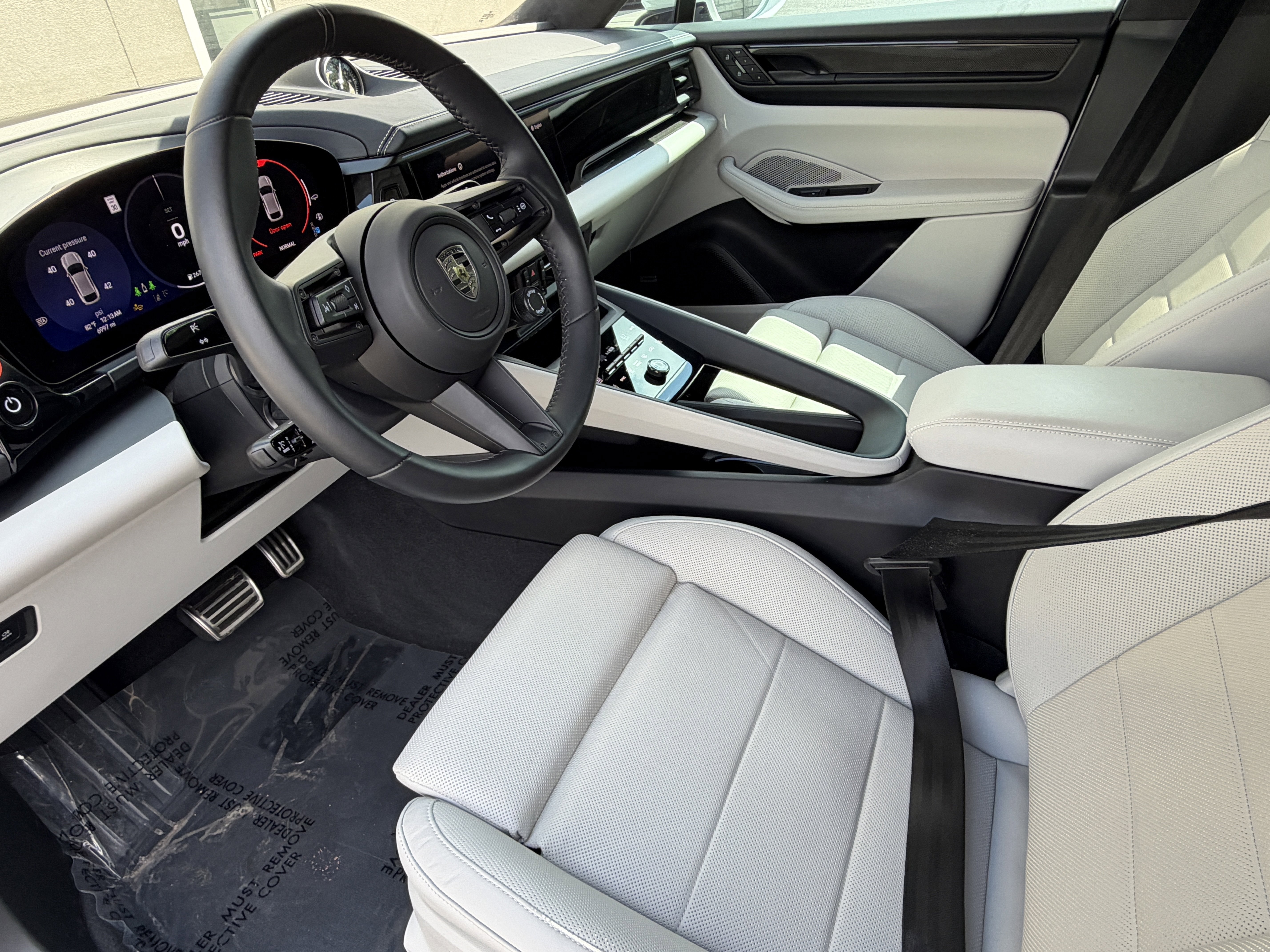 Certified 2024 Porsche Macan Turbo Electric image 4