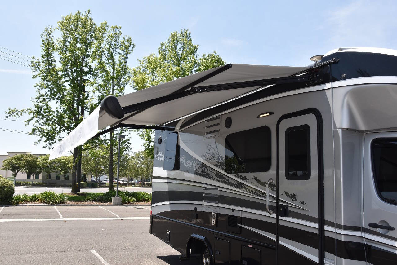 Used 2017 Mercedes-Benz Sprinter 3500 image 22