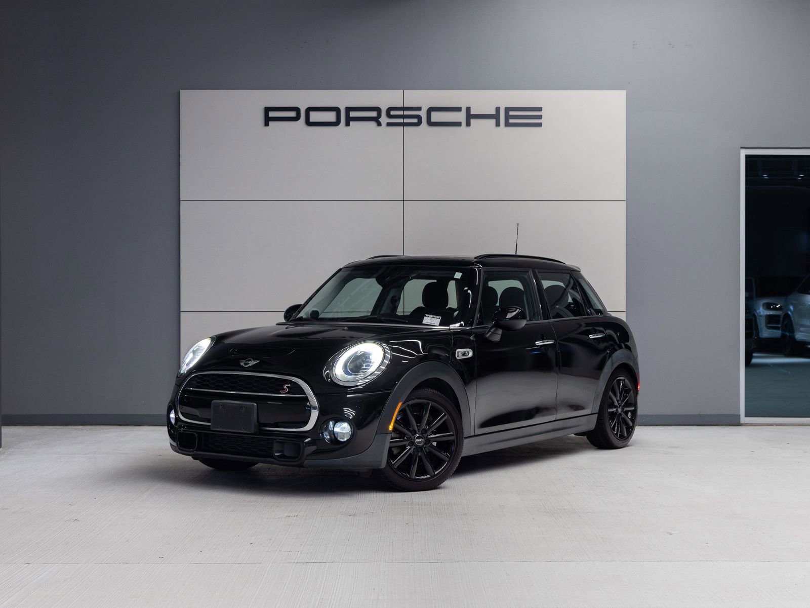 Used 2015 MINI Cooper S FWD image 1