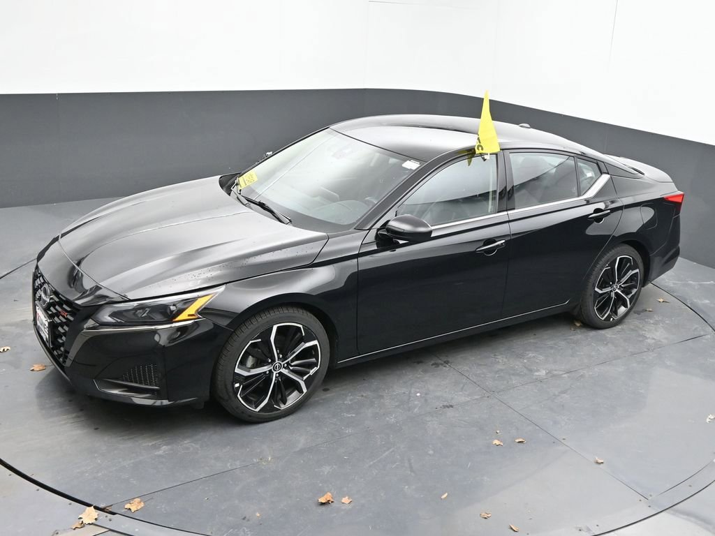 Used 2024 Nissan Altima 2.5 SR FWD image 39